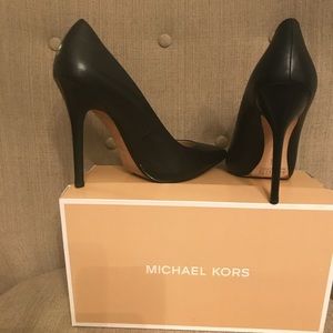 Michael Kors leather pumps